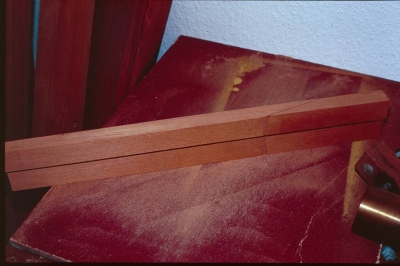 Fertig gesperrter Hals mit abgesägtem Kopf