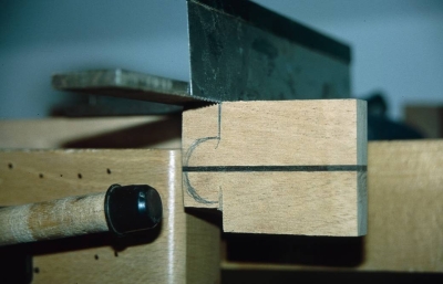 Nut für Zarge sägen (Spanischer Halsansatz)