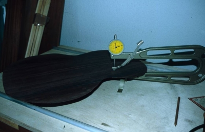 Messen der Bodenstärke (hier 2mm)