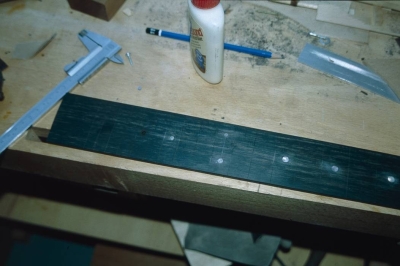 Griffbretteinlagen bohren und einleimen